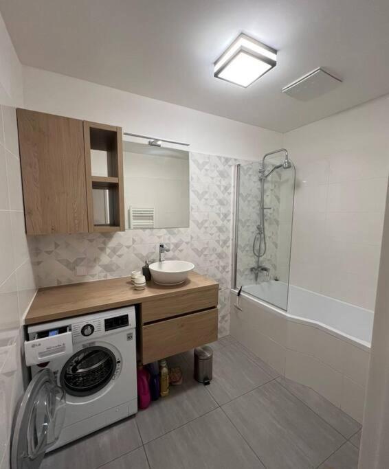 Apartman Kmetova So Sukromnym Parkovanim Zdarma, 5 Min Peso Do Centra Košice Exterior foto