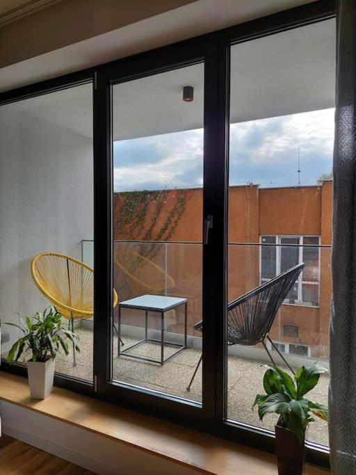 Apartman Kmetova So Sukromnym Parkovanim Zdarma, 5 Min Peso Do Centra Košice Exterior foto