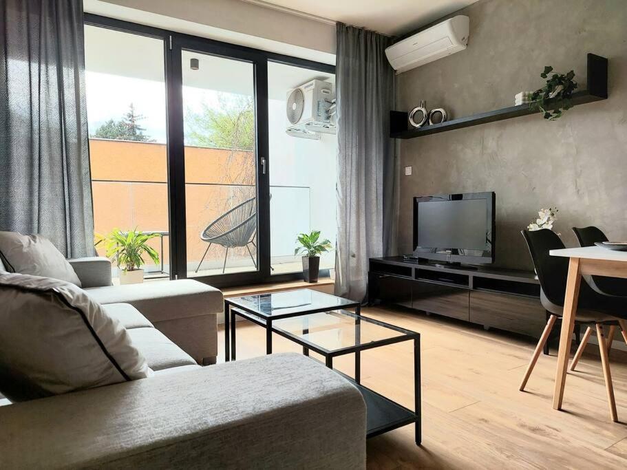 Apartman Kmetova So Sukromnym Parkovanim Zdarma, 5 Min Peso Do Centra Košice Exterior foto