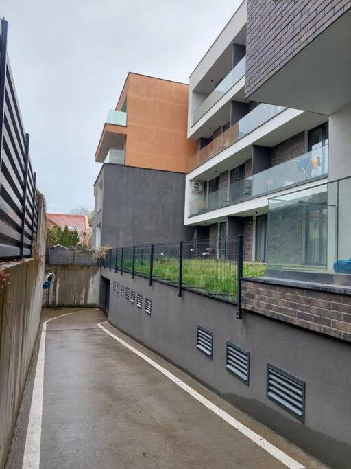 Apartman Kmetova So Sukromnym Parkovanim Zdarma, 5 Min Peso Do Centra Košice Exterior foto